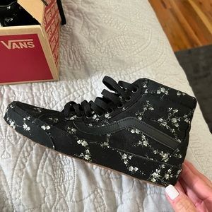 VANS sk8 hi. Reissue midnight floral.  Black